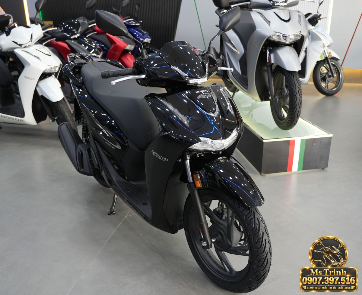 Honda SH150i Ý đen bóng 2027 tại Cà Mau - Sơn bóng lịch sự, tiện ích cho mỗi ngày