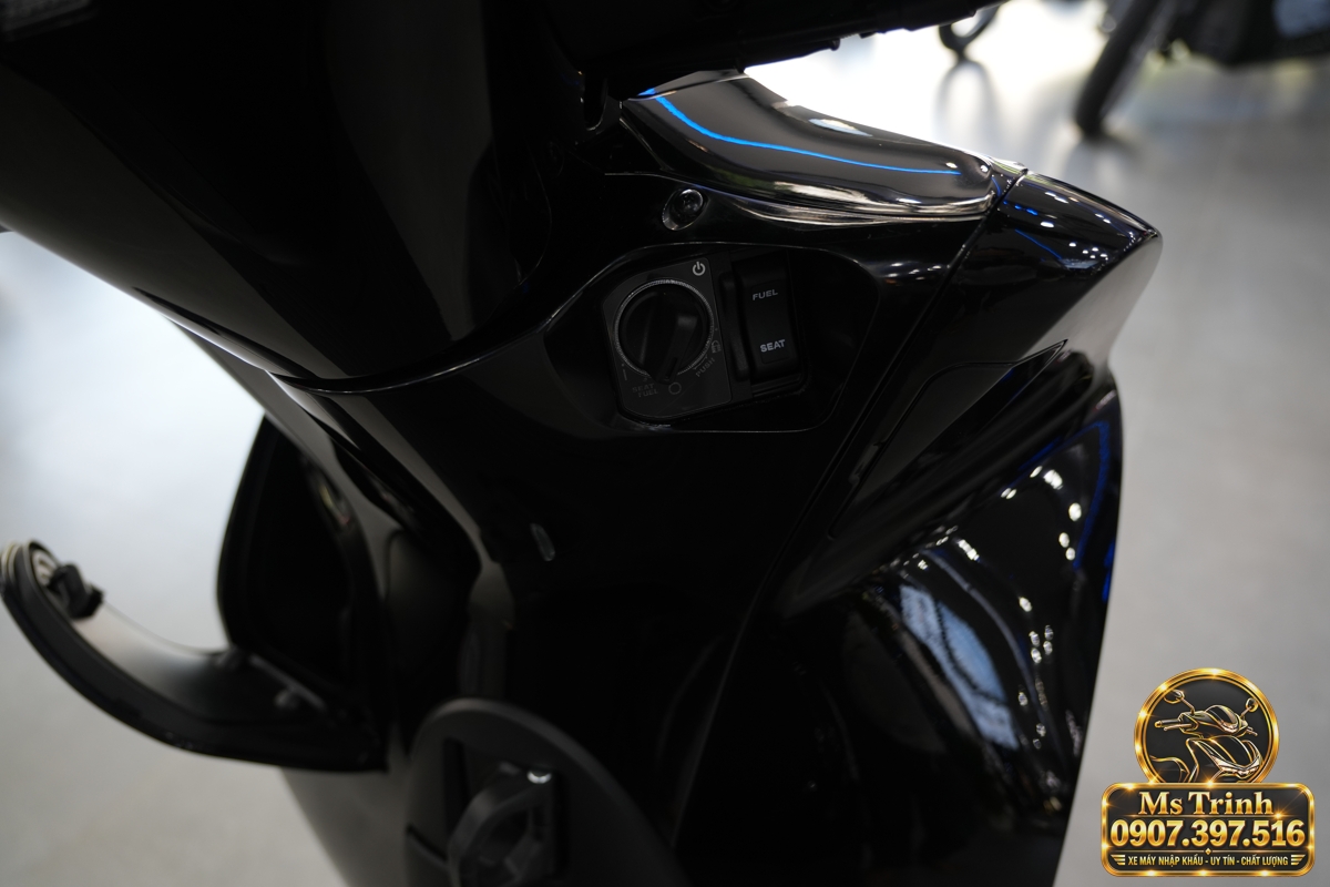 Honda SH150i Ý đen bóng 2027 tại Cà Mau - Sơn bóng lịch sự, tiện ích cho mỗi ngày