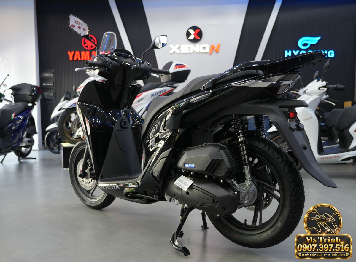 Honda SH150i Ý đen bóng 2027 tại Cà Mau - Sơn bóng lịch sự, tiện ích cho mỗi ngày