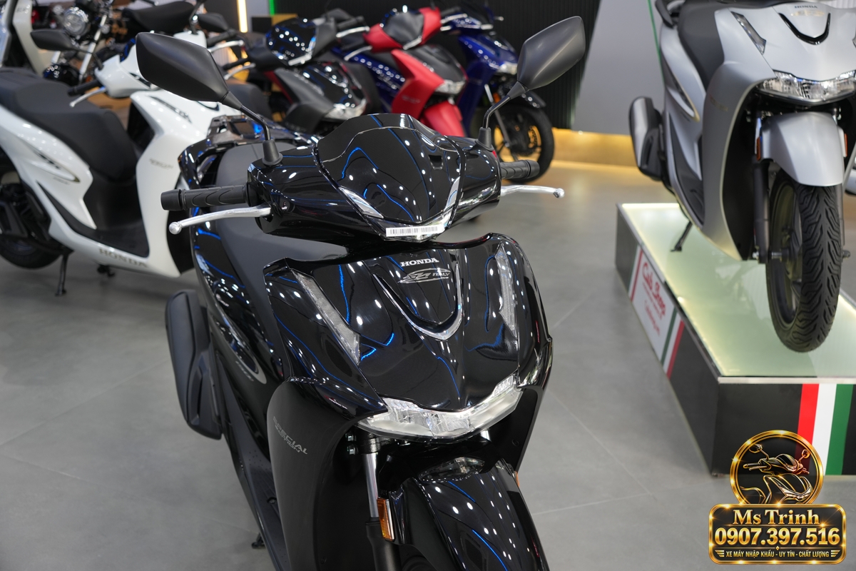 Honda SH150i Ý đen bóng 2027 tại Cà Mau - Sơn bóng lịch sự, tiện ích cho mỗi ngày