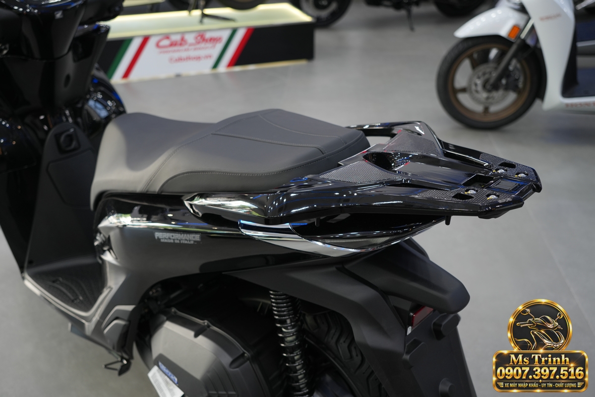 Honda SH150i Ý đen bóng 2027 tại Cà Mau - Sơn bóng lịch sự, tiện ích cho mỗi ngày
