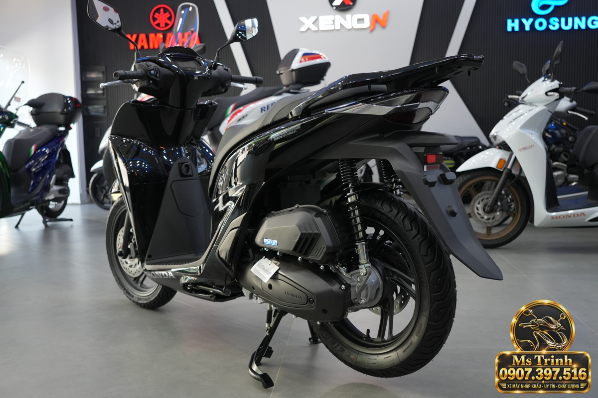 Honda SH150i Ý đen bóng 2027 tại Cà Mau - Sơn bóng lịch sự, tiện ích cho mỗi ngày