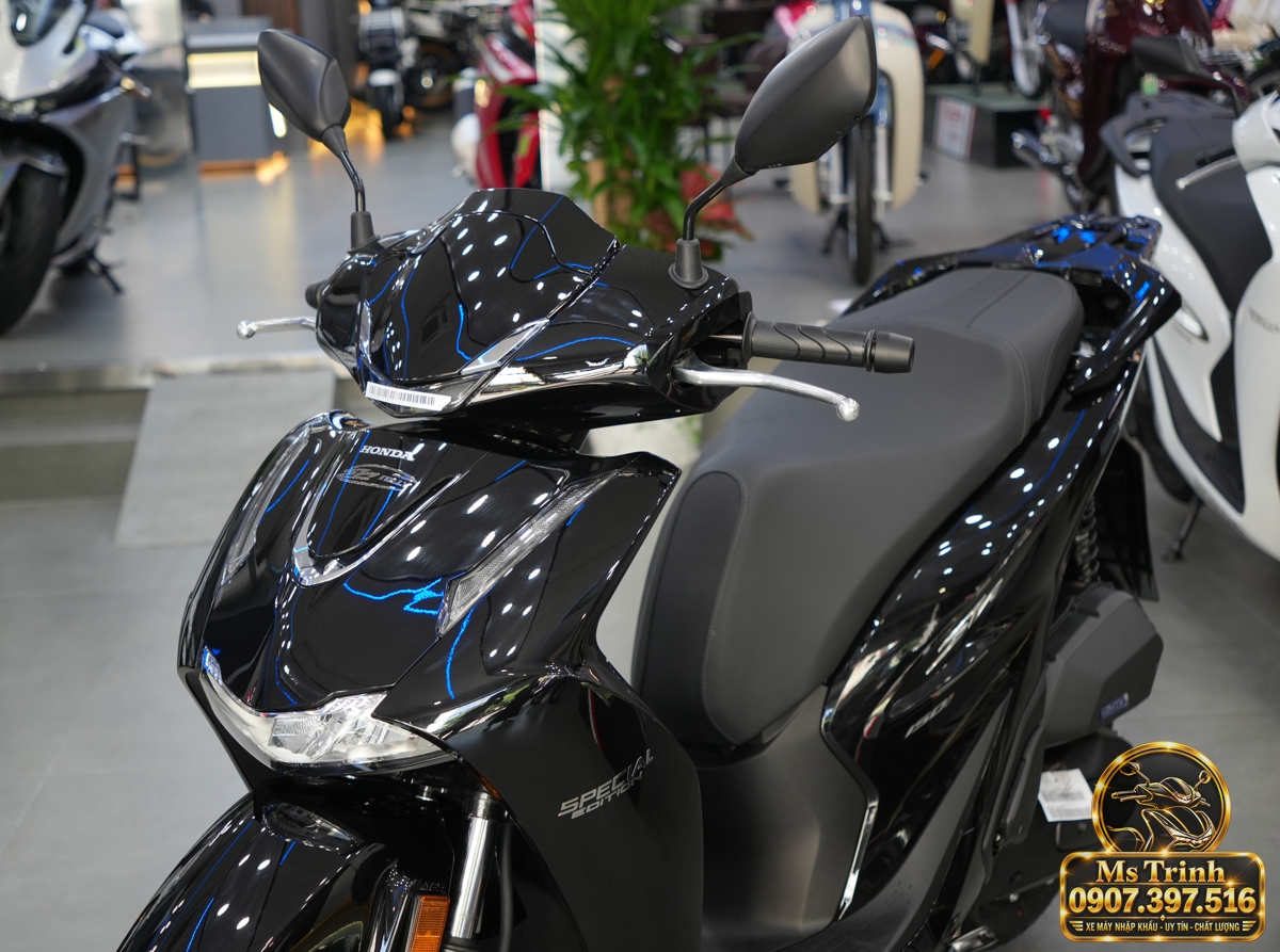 Honda SH150i Ý đen bóng 2027 tại Cà Mau - Sơn bóng lịch sự, tiện ích cho mỗi ngày