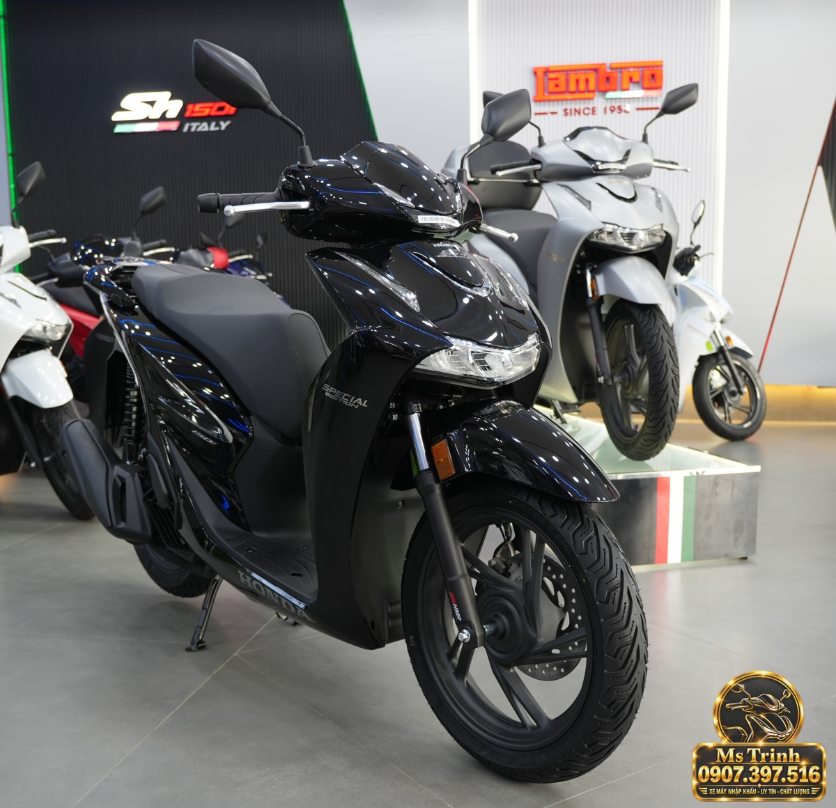 Honda SH150i Ý đen bóng 2027 tại Cà Mau - Sơn bóng lịch sự, tiện ích cho mỗi ngày