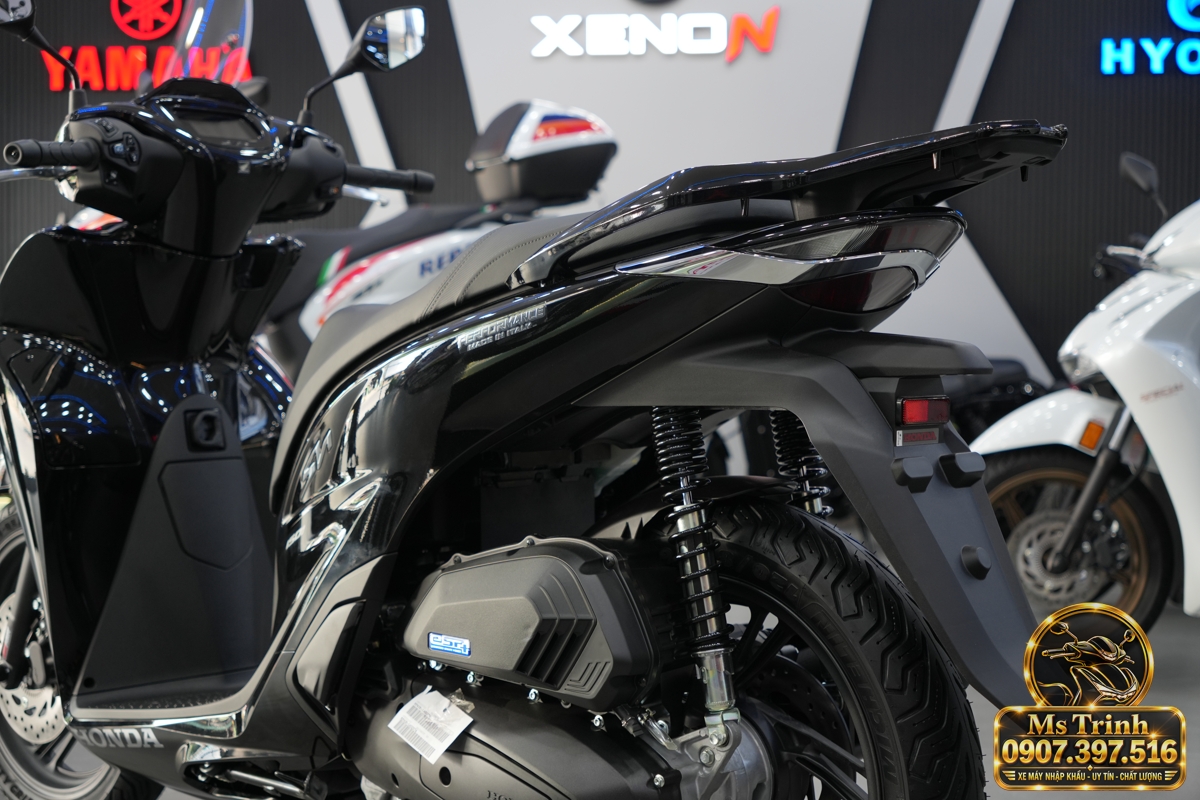 Honda SH150i Ý đen bóng 2027 tại Cà Mau - Sơn bóng lịch sự, tiện ích cho mỗi ngày