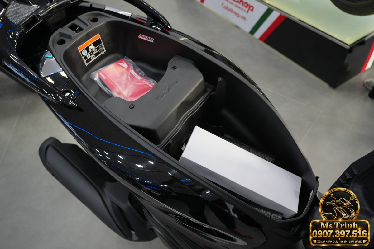 Honda SH150i Ý đen bóng 2027 tại Cà Mau - Sơn bóng lịch sự, tiện ích cho mỗi ngày