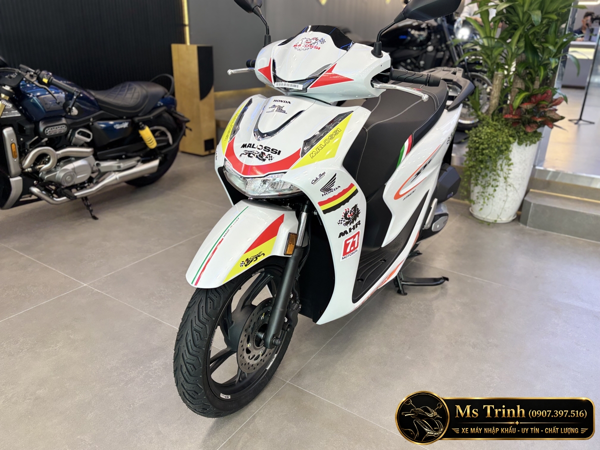 Honda SH150 Ý Malossi 2026 tại Cà Mau - Tem custom thể thao, dáng SH thanh lịch