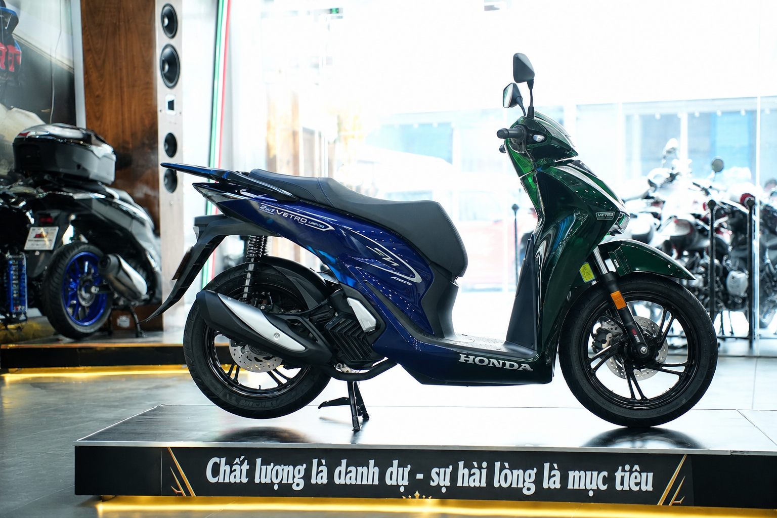 Honda SH150i Vetro Green - Sapphire tại Cà Mau: SH Ý Limited 200 xe