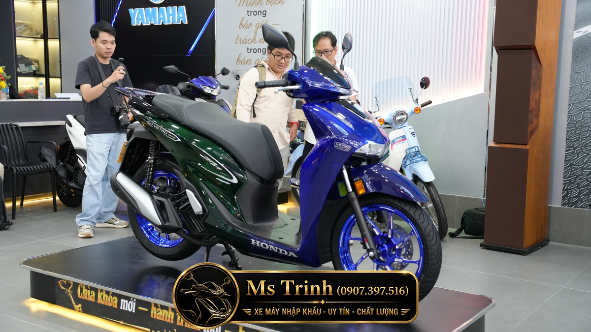 Honda SH150i Vetro Sapphire - Green tại Cà Mau: SH Ý 2 trong 1 giới hạn 200 xe