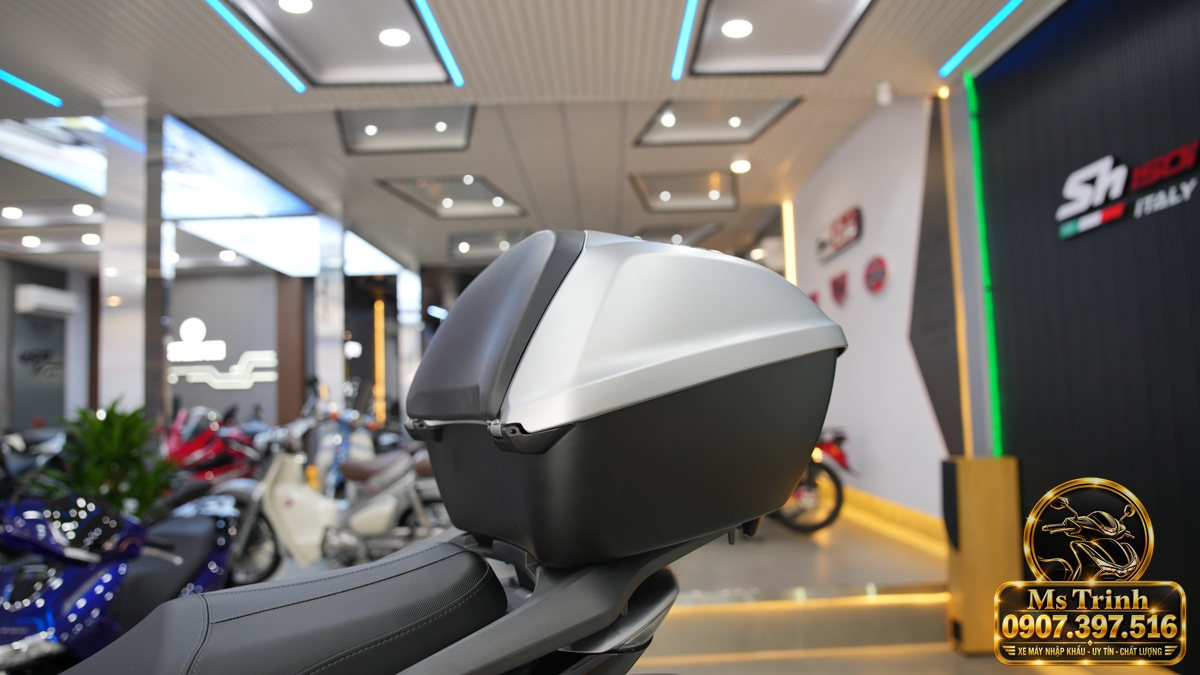 Honda SH150i Ý xám bạc 2027 tại Cà Mau - Nhập Ý, tem vàng sang trọng, giá tốt