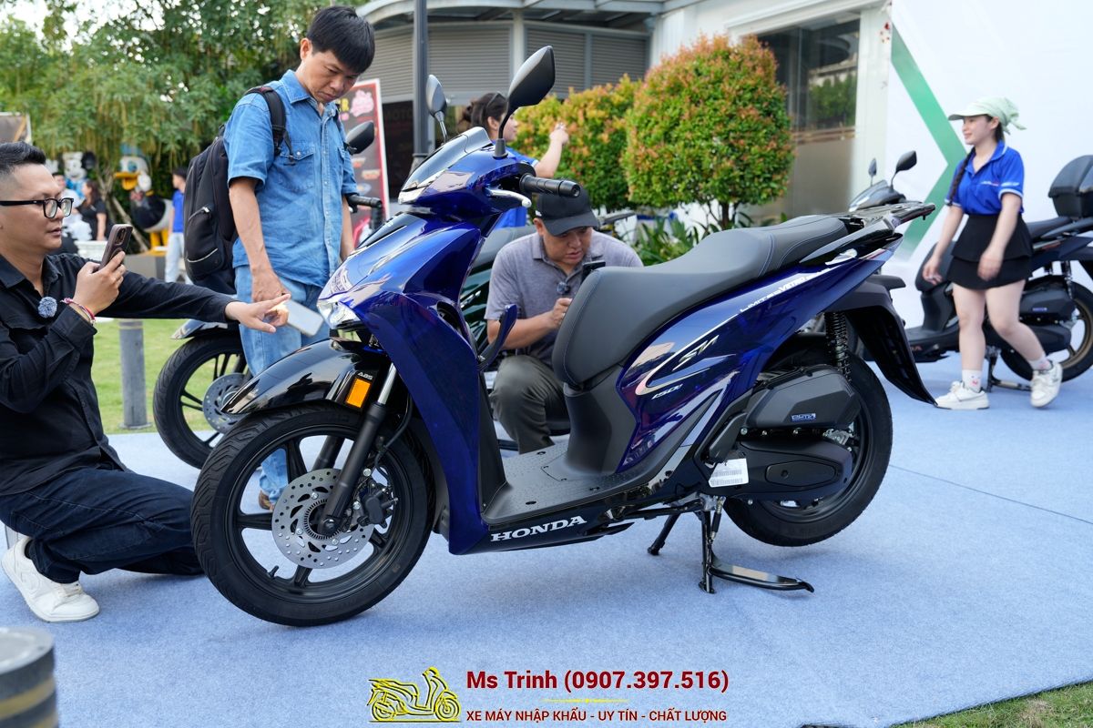 Honda SH150 Vetro Blue 2026 Limited Edition - Siêu phẩm SH Ý dàn áo xanh trong suốt cực hiếm tại Cà Mau