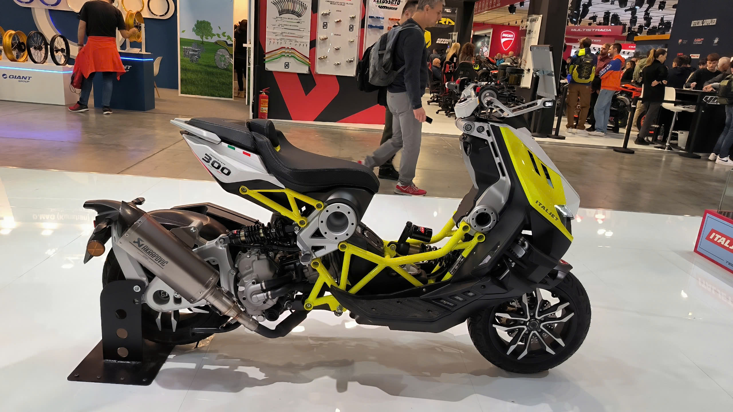 Italjet Dragster 300, Xe Tay Ga Thể Thao Thương Hiệu Từ Italy tại Cà Mau