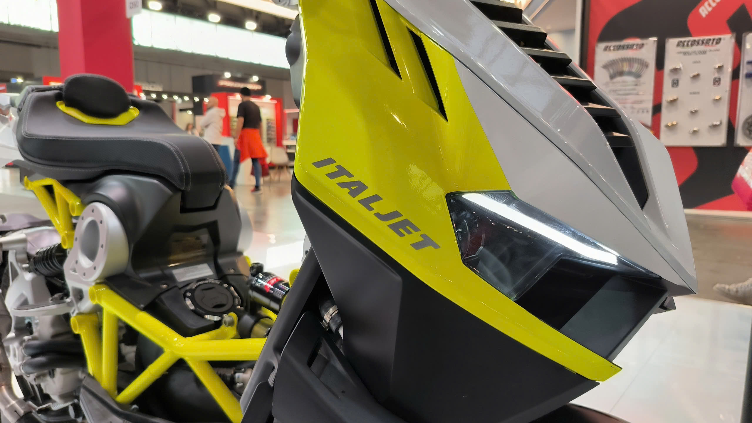 Italjet Dragster 300, Xe Tay Ga Thể Thao Thương Hiệu Từ Italy tại Cà Mau
