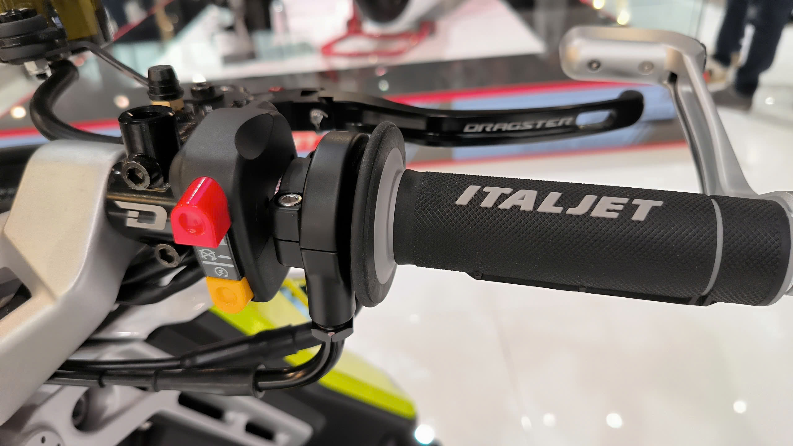Italjet Dragster 300, Xe Tay Ga Thể Thao Thương Hiệu Từ Italy tại Cà Mau