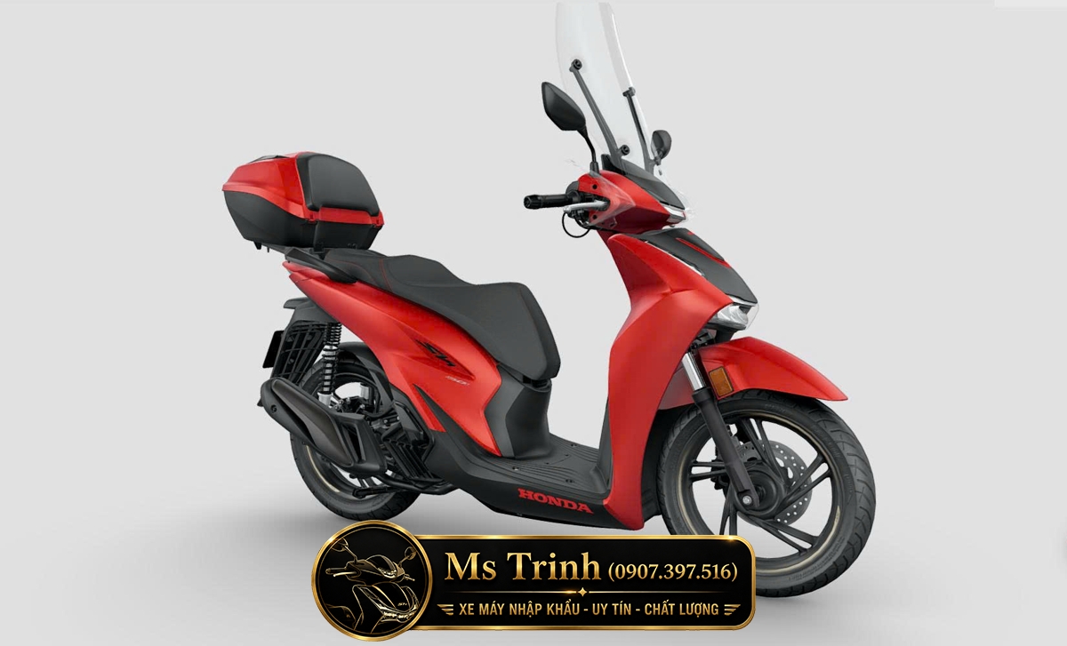 Honda SH150i Ý 2026 màu đỏ Pearl nhìn nghiêng bên trái với thân xe thanh lịch