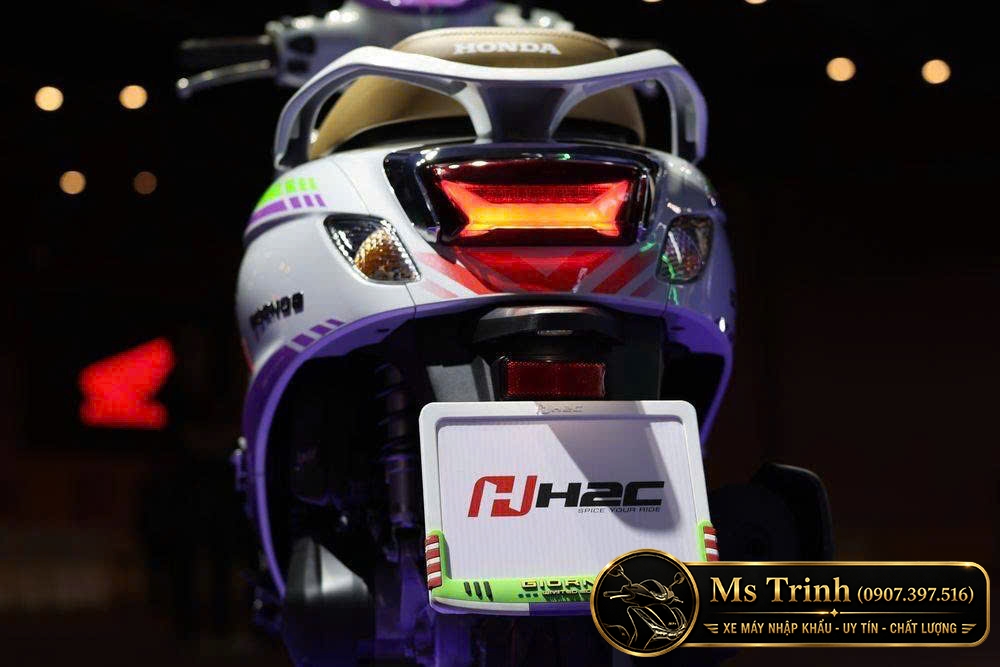 Tem Space Ranger Lightyear trên mặt nạ Honda Giorno Buzz Lightyear