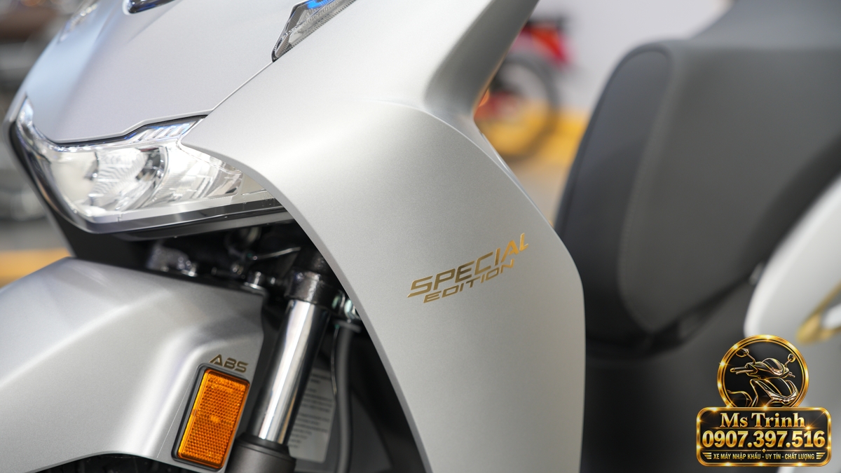 Hình ảnh thực tế Honda SH150 Ý màu xám bạc model 2027 tại cửa hàng CubShop Premium